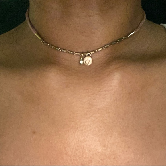 Zara choker necklace with diamond and circle pendant, Gold and Suede. - Picture 2 of 4